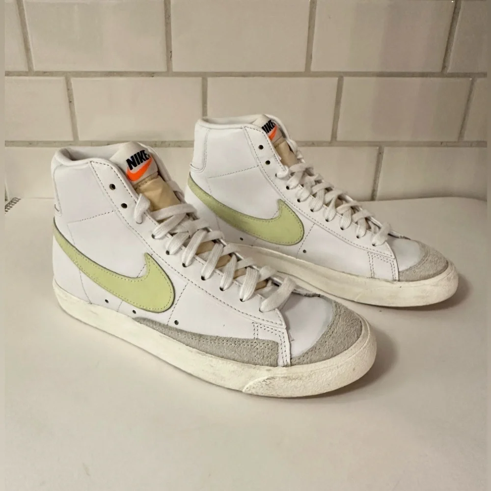 Nike 7 mid blazer 77' vintage woman high top basketball sneaker GRN activewear